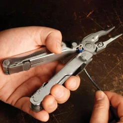 Super Tool 300 Multitool