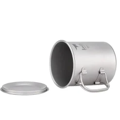 Titan Becher mit Klappgriff und Deckel