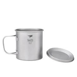 Titan Becher mit Klappgriff und Deckel